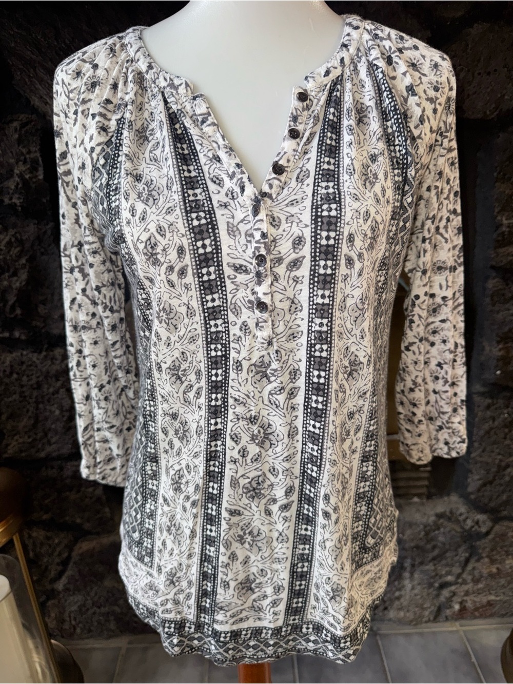 Lucky Brand Size Medium N Women's Black and White Printed blouse Top shirt